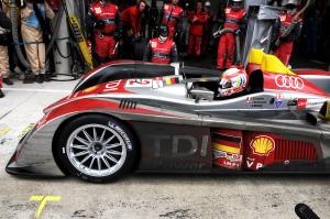 Tom Kristensen er efter Le Mans-sejren 2008 i den forældede R10-model nu i fuld gang med at teste afløseren R15 bag lukkede porte i det sydlige Europa
