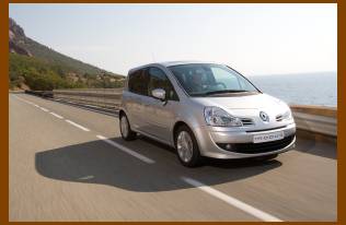 Små økonomiske benzinmotorer fra 0,9-1,2 liter med turbolader erstatter inden år 2012 mange af de traditionelle benzinmotorer i Renaults biler.   