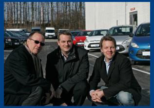 Martin Frykmann(th) og Peter Selck (mf) trodser finanskrisen og med Finn Jørgensen (tv) som bestyrelsesformand åbner de 1. april en ny eksklusiv Ford-forretning – Andersen Ford – på Energivej 14 i Ballerup