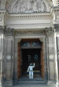 ASIMO på rundtur i Edinburgh