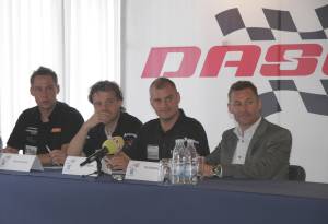De danske Le Mans kørere 2009 blev torsdag præsenteret på Dansk Automobil Sports Unions årlige Le Mans pressemøde. Fra venstre er det: Allan Simonsen, Kristian Poulsen, Casper Elgaard og Tom Kristensen. Jan Magnussen, Christian Bakkerud og Juan Barazi kunne desværre ikke deltage.