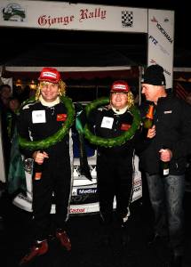 Peugeot-teamchef Jens-Ole Kristiansen fejrede de nye mestre Christian Jensen og Søren Tøndborg med maner, da de kom i mål som vindere af Yokohama Gjønge Rally.