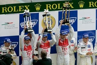 Fra Le Mans-sejren 2008, hvor Tom Kristensen er flankeret af sine Audi-medkørere Allan McNish og Dindo Capello 