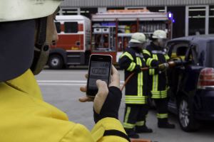 Redningsmandskab kan få information om Opel biler direkte på uheldsstedet via en smartphone, så redningsarbejdet kan ske hurtigere.