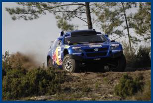 Den tidligere dobbelte Rallyverdensmester, Carlos Sainz, trivedes i det varierede terræn, der udgjorde 2. etape af årets Rallye Dakar. Han vandt etapen og rykkede op på en samlet 2. plads i rallyet.
