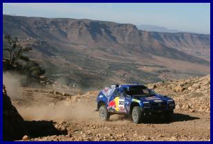 Volkswagens Carlos Sainz, udbyggede med en 2. plads på tirsdagens fjerde etape sin føring i Dakar-rallyet.