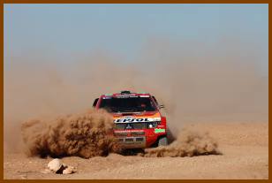 Mitsubishi: Joan “Nani” Roma er rykket op på 4. pladsen i Dakar rallyet i sin Mitsubishi Pajero Evolution.