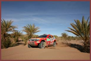 Mitsubishi: Den 8-dobbelte Dakar-vinder, Stephane Peterhansel, kørte sin Mitsubishi Pajero Evolution i mål på 2. pladsen på onsdagens etape og avancerede dermed til en samlet 7. plads.