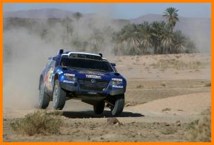 VW: Kris Nissens VW-team fortsætter med at dominere Dakar-rallyet. Giniel de Villiers var dagens hurtigste VW-Race Touareg kører.