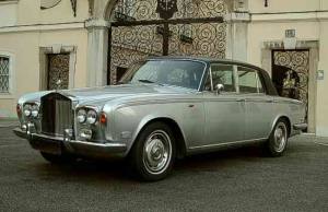 
Cirka 60 flotte køretøjer af de legendariske mærker Rolls Royce og Bentley fra 1920érne og op til vor tid kan i Kristi Himmelfarts-dagene opleves i Nordsjælland - her en Rolls-Royce Silver Shadow 1976