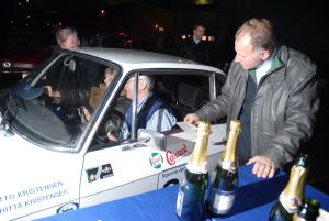 Der plejer at være grund til champagne, når Otto og Britta Kristensen kommer til mål. I 2002 vandt de det klassiske Monte-Carlo rally.