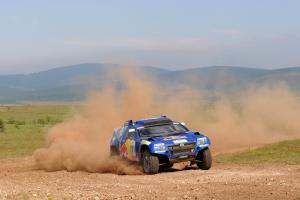 Carlos Sainz og Michel Perin kørte deres Volkswagen Race Touareg til sejr i historiens første Central Europe Rally – afløseren for Rallye Dakar 2008.