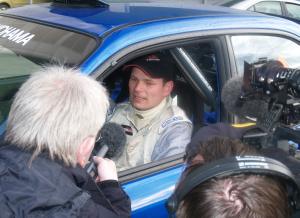 TV-journalisterne ville gerne høre om slutspurten for Max Christensen og Mikael Kanstrup i Tegee-Dan Rally 2008.