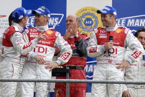 Tom Kristensen vandt for første gang Le Mans med sine favoritmedkørere Allan McNish og Dindo Capello. Trioen kunne sammen med Audis teamchef Wolfgang Ullrich begejstret konstatere, at det stik imod alle odds var lykkedes at slå de meget hurtigere Peugeot-biler 
