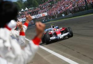 Med en andenplads til Timo Glock i F1-løbet i Ungarn, viser det unge Toyota team, at de stille og roligt er ved at etablere sig i toppen af Formel 1.