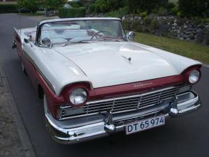 Med lidt omtanke kan det sagtens lade sig gøre at importere en USA-klassiker som denne Ford fra 1957 