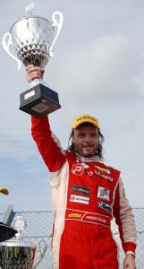 Kristian Poulsen har lært, hvordan man vinder racerløb. Her nyder han sejren ved Copenhagen Racing GP i september.